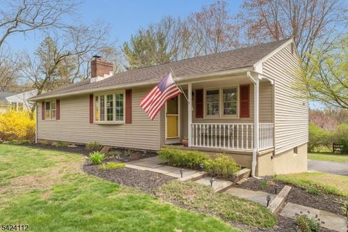 7 Rupells Rd, Clinton, NJ, 08809-1225 | Card Image