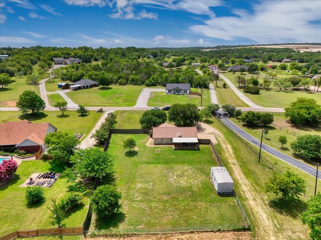 261 Rabbit Hl, House other with 3 bedrooms, 2 bathrooms and null parking in Lorena TX | Image 33