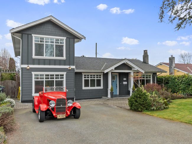 1388 Oakwood Crescent, House other with 5 bedrooms, 3 bathrooms and 4 parking in North Vancouver BC | Image 1