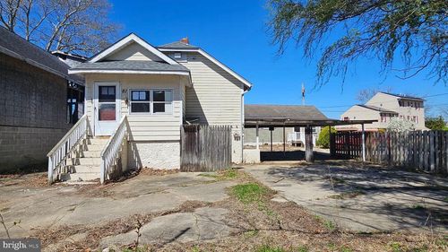 81 Mill St, PENNS GROVE, NJ, 08069-1649 | Card Image