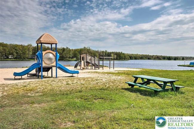 271 N Shore Dr, House other with 3 bedrooms, 3 bathrooms and null parking in Albrightsville PA | Image 46