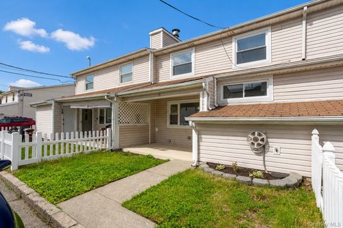 33 Marc St, Staten Island, NY, 10314-7443 | Card Image