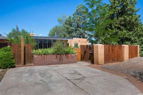609 Valencia Dr Se, Albuquerque, NM, 87108-3742 | Card Image