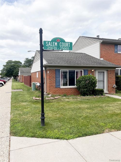 99-25653 Salem St, Roseville, MI, 48066-5810 | Card Image