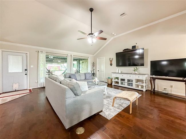 2818 Rustic Wood Ln, House other with 3 bedrooms, 2 bathrooms and 2 parking in Rosharon TX | Image 6