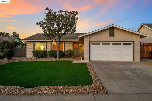 855 Hanover St, Livermore, CA, 94551-1553 | Card Image