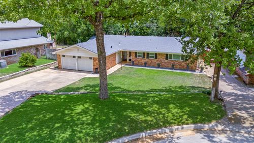 511 Westcliff Dr, Euless, TX, 76040-4877 | Card Image