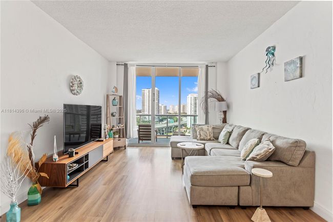 7 - 19390 Collins Ave, Condo with 2 bedrooms, 2 bathrooms and null parking in Sunny Isles Beach FL | Image 8