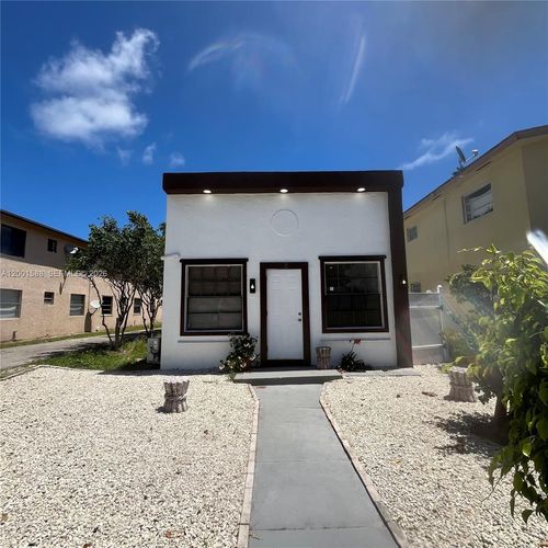 8 S C St, Lake Worth, FL, 33460-3651 | Card Image