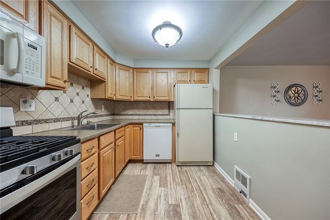 1566 Greentree Rd, House other with 2 bedrooms, 1 bathrooms and 1 parking in Scott Twp - SAL PA | Image 8