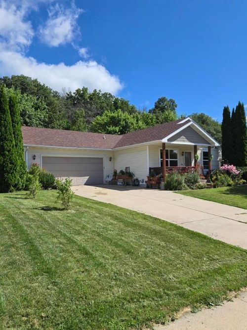 544 6th St Sw, Pine Island, MN, 55963-9009 | Card Image