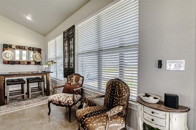 Additional area off of kitchen and dining space | Image 13