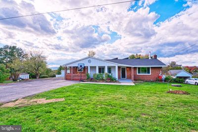 31 N Berlin Pike, House other with 4 bedrooms, 2 bathrooms and null parking in LOVETTSVILLE VA | Image 2