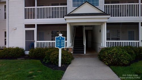 2802 S Knightsbridge Cir, Ann Arbor, MI, 48105-9288 | Card Image