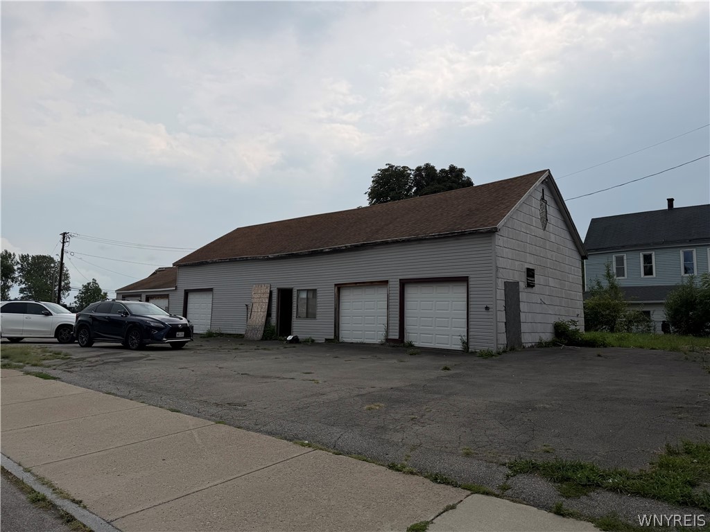 911 S Park Ave, Buffalo, NY 14210