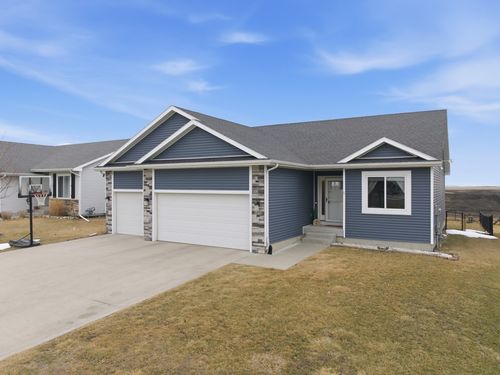 605 Lincoln St Ne, Bondurant, IA, 50035-2610 | Card Image