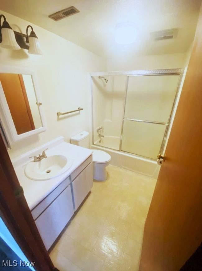 200 W 36 Th St, Condo with 2 bedrooms, 1 bathrooms and null parking in Shadyside OH | Image 7
