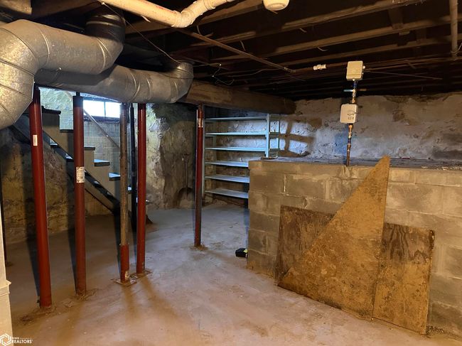 211 S Garfield Ave, Home with 3 bedrooms, 2 bathrooms and 2 parking in Burlington IA | Image 27