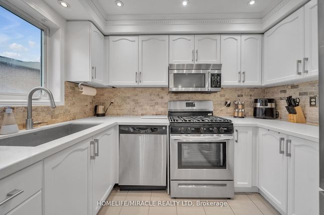 93 Crystal Glen Cres, House attached with 4 bedrooms, 4 bathrooms and 2 parking in Brampton ON | Image 22