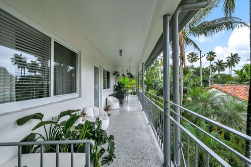 apt-9-4780 Pine Tree Dr, Miami Beach, FL, 33140-3152 | Card Image