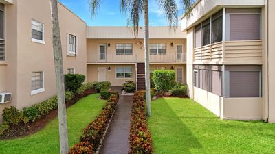 64 Burgundy B, Condo with 1 bedrooms, 1 bathrooms and null parking in Delray Beach FL | Image 1