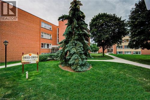 202-2052 Courtland Drive, Burlington, ON, L7R1R8 | Card Image