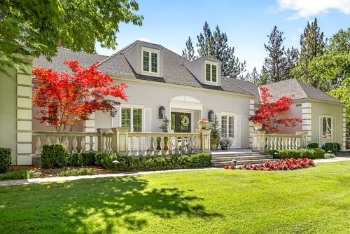 357 Reiten Dr, Ashland, OR, 97520-9020 | Card Image