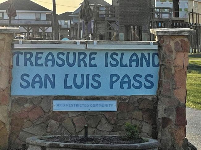 Treasure Island is right a the San Luis Pass | Image 26