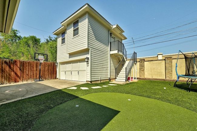 Garage and Garage apartment | Image 24