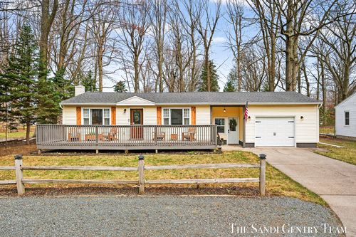 840 Wilson Ave, Norton Shores, MI, 49441-5591 | Card Image
