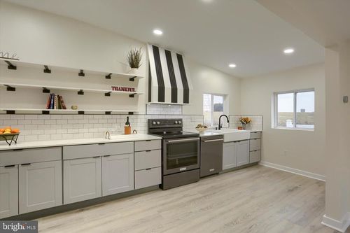 393 Sherwood Dr, CARLISLE, PA, 17015-9013 | Card Image