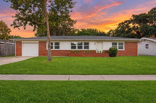 416 21st Ave N, Texas City, TX, 77590-6015 | Card Image