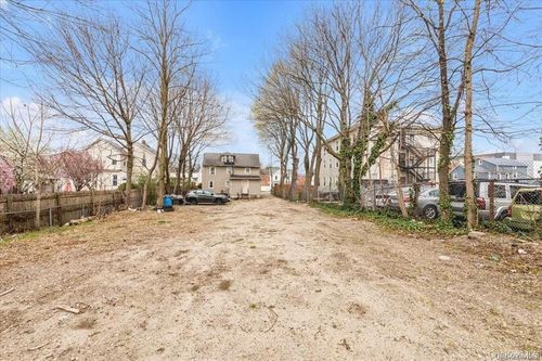 104 Grove St, Hempstead, NY, 11550-5653 | Card Image