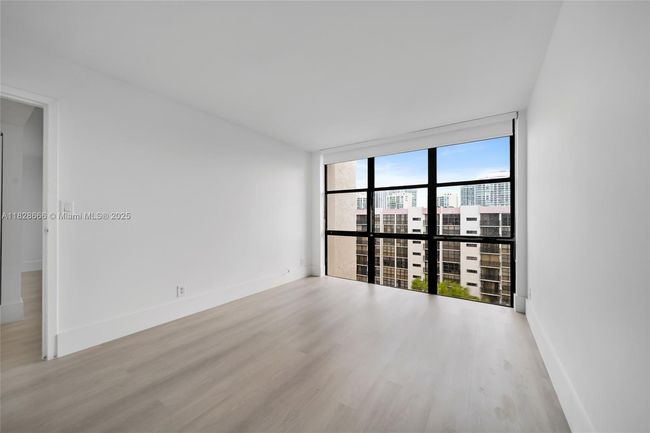 APT-1025 - 17021 N Bay Rd, Condo with 1 bedrooms, 1 bathrooms and null parking in Sunny Isles Beach FL | Image 6