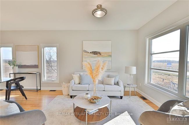 3325 Highway 31 Bank St, House other with 2 bedrooms, 1 bathrooms and 6 parking in South Dundas ON | Image 5