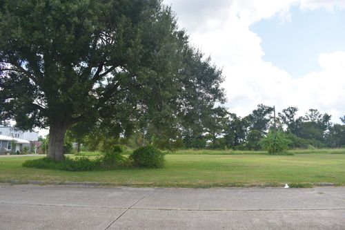 900 BLOCK Peach St, Houma, LA, 70363 | Card Image