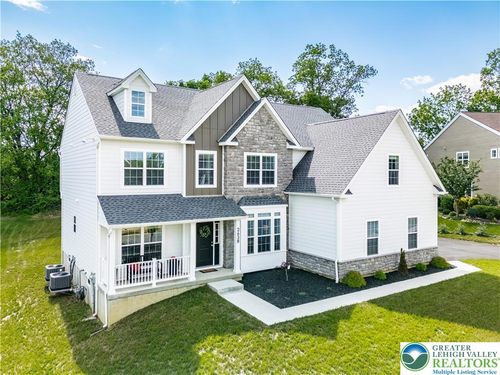 2638 Hollow View Dr, Forks Twp, PA, 18040-7568 | Card Image
