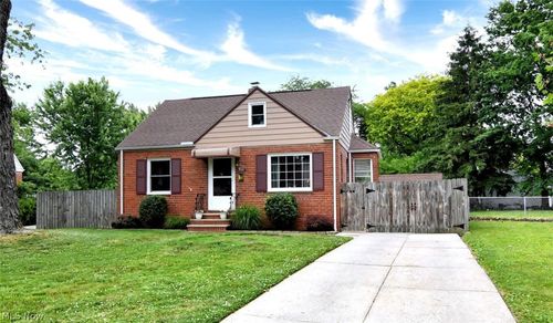 711 E 256th St, Euclid, OH, 44132-2509 | Card Image