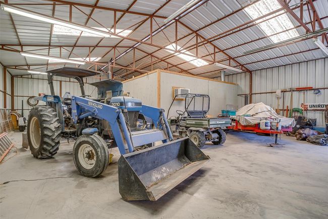 Garage with metal wall | Image 33