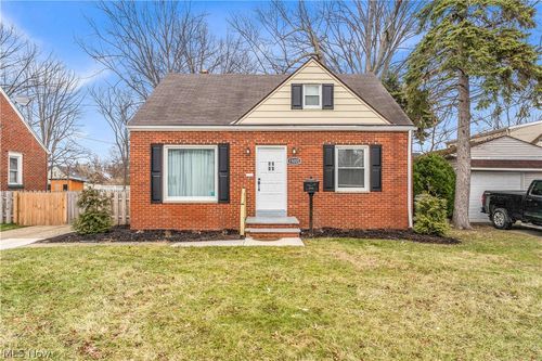 19205 Pasnow Ave, Euclid, OH, 44119-1466 | Card Image