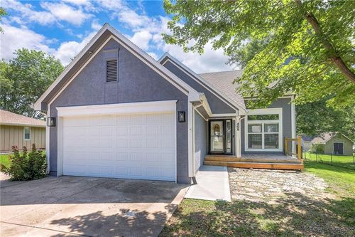 405 17th Ave S, Greenwood, MO, 64034-9781 | Card Image