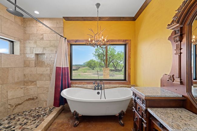 1065 B &Amp; R, Home with 3 bedrooms, 3 bathrooms and null parking in Utopia TX | Image 20