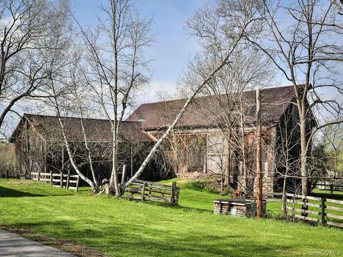 324 Sarah Wells Trl, Goshen, NY, 10924-5107 | Card Image