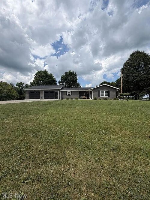 3705 Clay Pike, Zanesville, OH, 43701 | Card Image