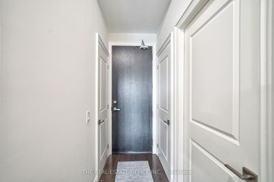 916 - 23 Glebe Rd W, Condo with 2 bedrooms, 2 bathrooms and 1 parking in Toronto ON | Image 3