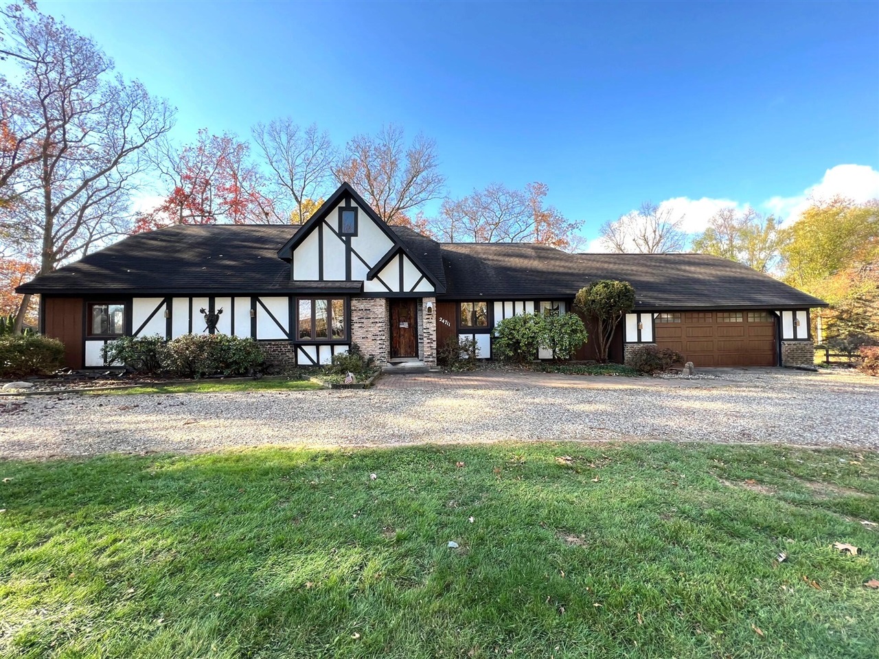 Lakewood Dr, Sturgis, MI 49091