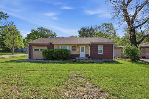 9529 Pflumm Rd, Lenexa, KS, 66215-3355 | Card Image