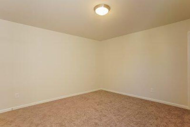 010-photo-bedroom-11006491 | Image 6