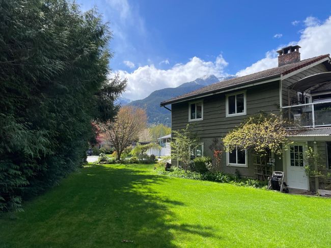 41260 Meadow Avenue, House other with 4 bedrooms, 3 bathrooms and 6 parking in Squamish BC | Image 14