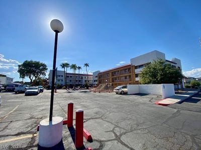 205 - 1381 E University Avenue, Condo with 1 bedrooms, 1 bathrooms and null parking in Las Vegas NV | Image 2